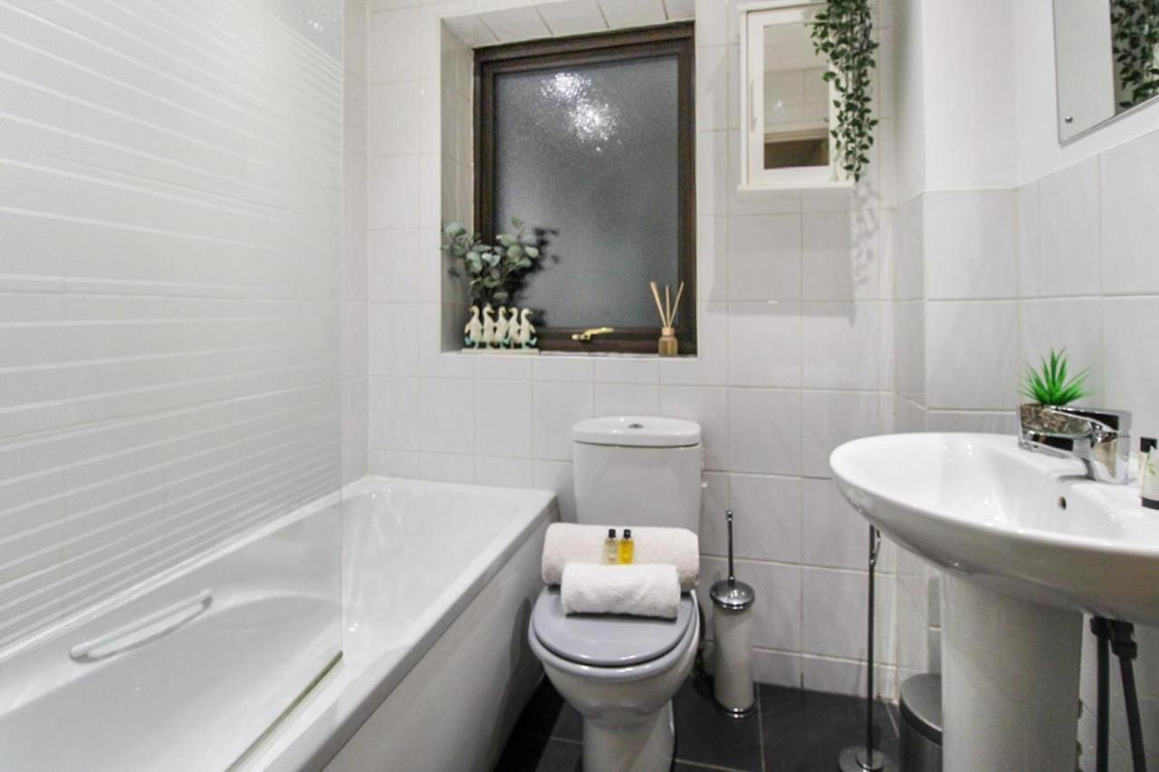 Comfortable 2 Bedroom House With Free Parking Ноттингем Экстерьер фото